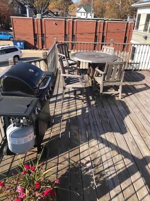 Entire Apartment Close To Downtown - 2 Queen Beds 斯普林菲尔德 外观 照片